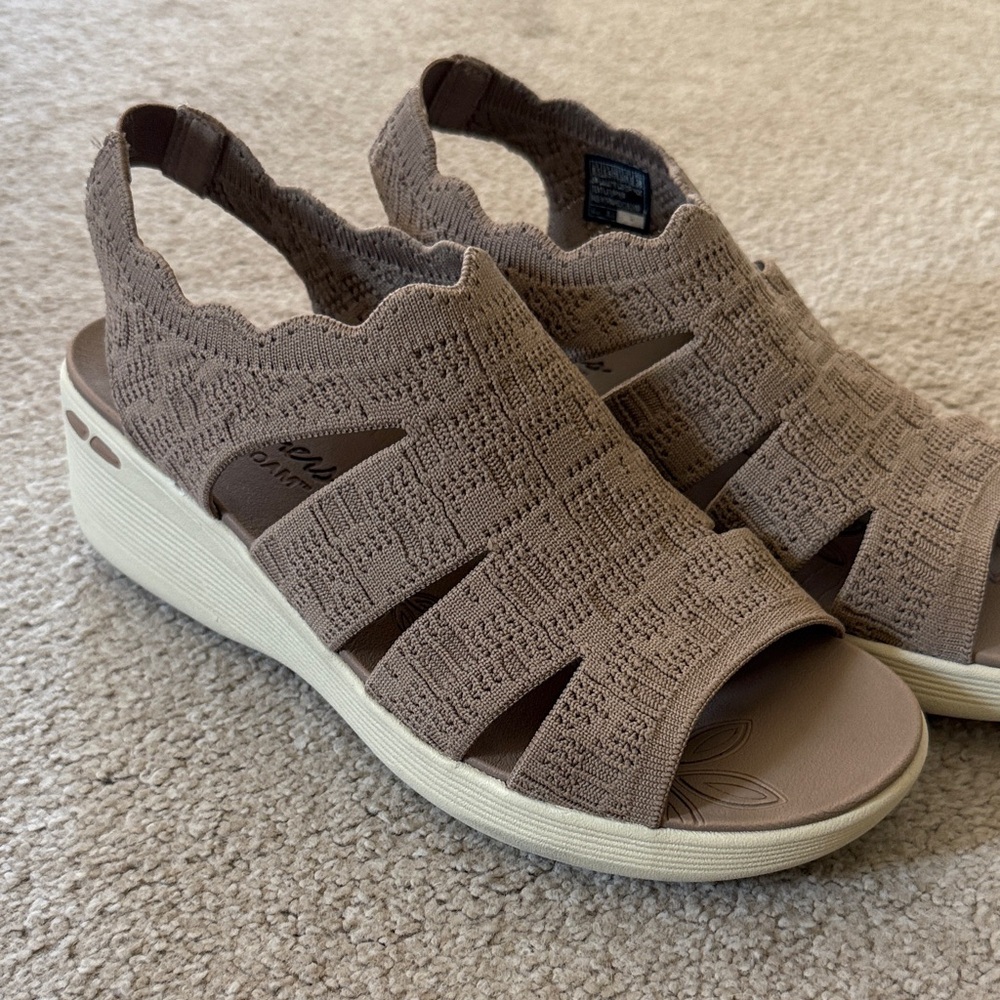 Skechers Luxe Foam Sandals